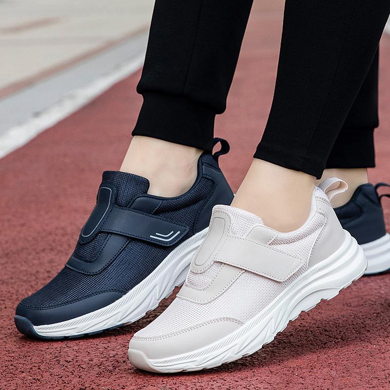 Four seasons mother shoes are comfortable and not tired, sports non-slip soft-soled walking shoes