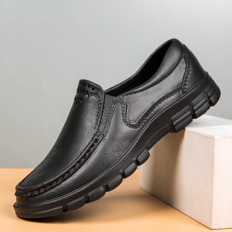 Fashion New Large Size Lightweight Casual Shoes Men's Oil and Slip Resistant Chef Shoes One Stirrup Driving Shoes Garden Shoes Soft