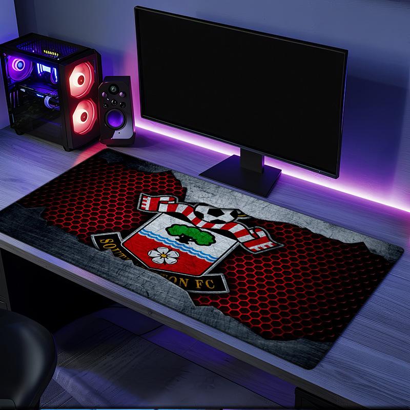 Southampton Football Crest mouse pad, rubber base, esports desk mat, mouse pad for gamers and office use, gaming desk , easy to clean mat