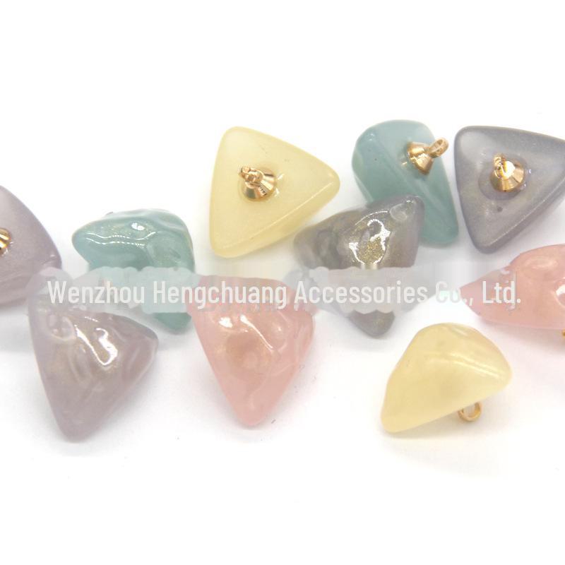 Hengchuang Gold Triangular Pearl Button High-Leg Children's Sweater