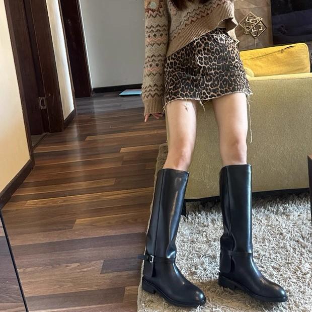 Autumn and winter new knight boots retro boots Maillard tall flat bottom knee straight boots