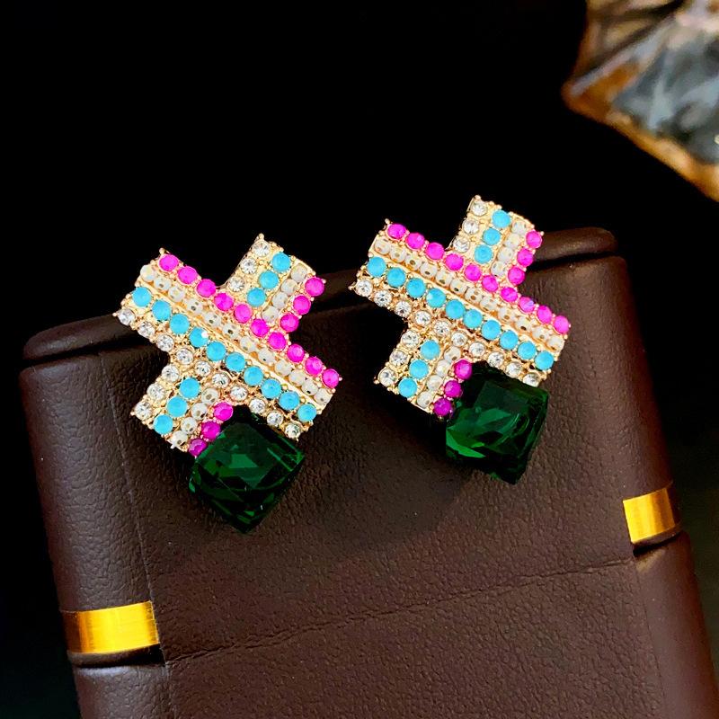 Vintage medieval exaggerated earrings women, fashionable retro high-end earrings literary light luxury temperament earrings