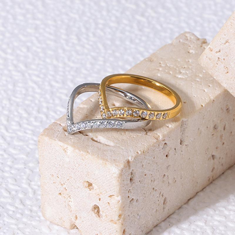 GD Ladies Fashion V-shaped Finger Jewelry 18K Gold Plated Stainless Steel Cubic Zirconia Pave V Shape Zircon Thin Ring for Women
