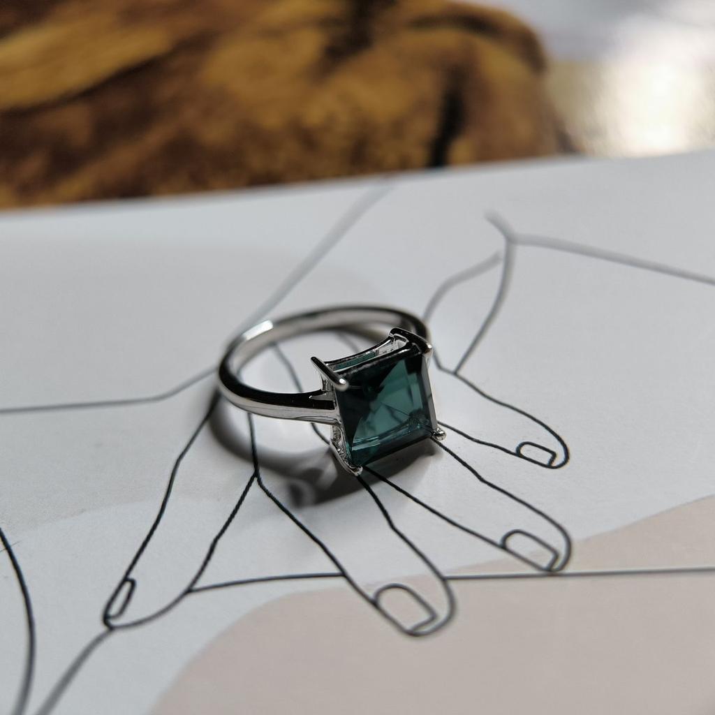 Серебряное кольцо с топазом Лондон Блю 2.107ct, вес изделия 2,49 гр (2178118)