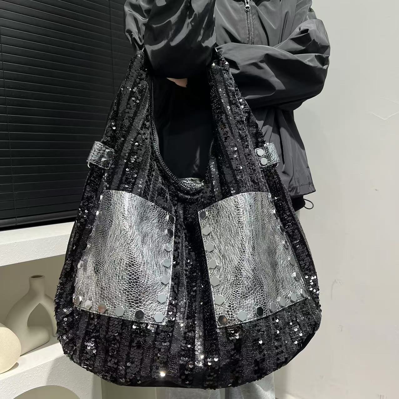 Ladies Fashion Sequin Splicing Handbag Trendy New Rivet Leather Single Shoulder Diagonal Cross Handbag