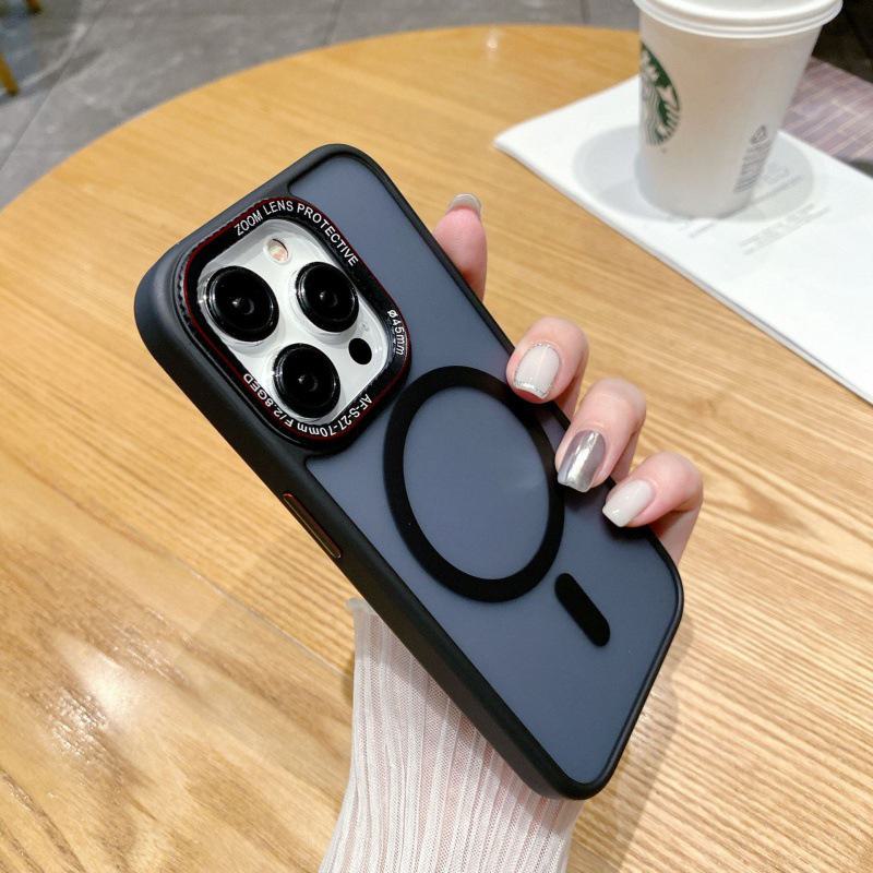 

Защитный чехол для iPhone 15 Pro Max с магнитной присоской и матовым полупрозрачным покрытием 15 Pro