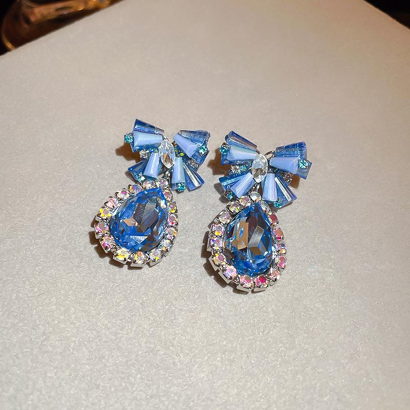 

Элегантные серьги-кисточки в стиле ретро с бриллиантами и цирконами