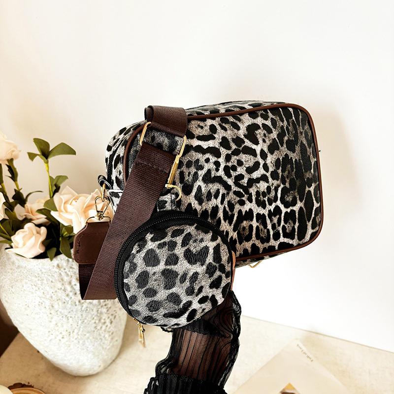 

Yogodlns Набір з двох предметів Жіноча сумка через плече з гаманцем для монет Модна сумка-квадрат з леопардовим принтом Нова жіноча сумка кросбоді Сумка для телефону 20x7.5x15cm чорний