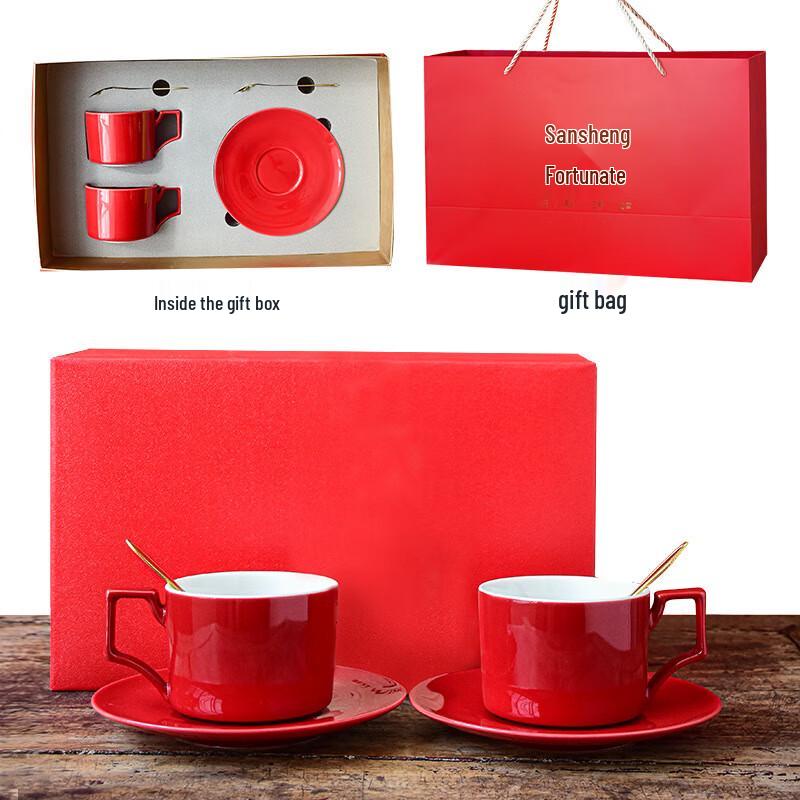 

Набор кофейных чашек и блюдец для пары с ложками