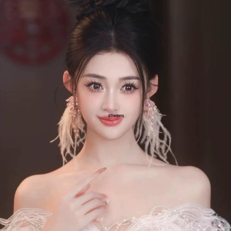 Elegantní náušnice s křišťálovými peříčky: Výrazný svatební a módní doplněk