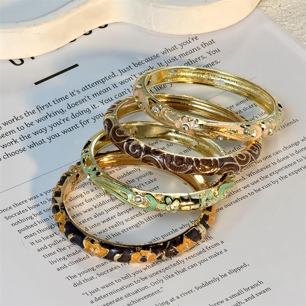 Vintage Enamel Flower Rhinestone Bangle Bracelet Women Alloy Oil Drip Floral Cuff Bracelet Boho Party Jewelry Gift