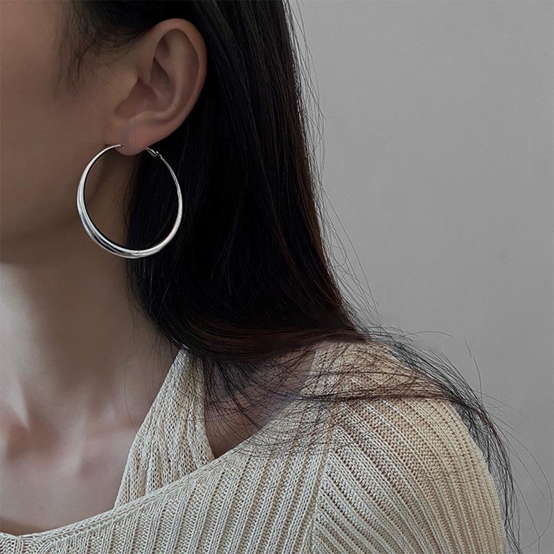 High-End Silver Geometric Round Earrings - Elegant and Simple for Everyday Style