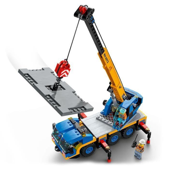 LEGO City La Grue Mobile 60324 - Camion Jouet Engin de Chantier avec Plaque de Route - Cadeau Garçons et Filles 7 Ans