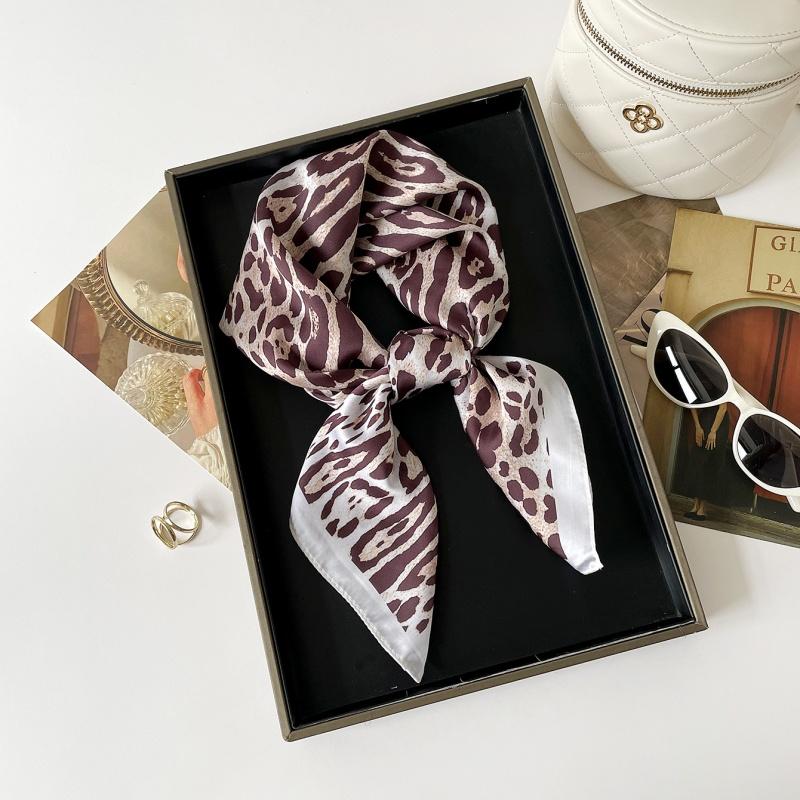 Fashion Square Silk Scarf Classic Leopard Print Hijab UV Protection Sun Shawl Bandana Multi-use Headscarf for Beach Vacation