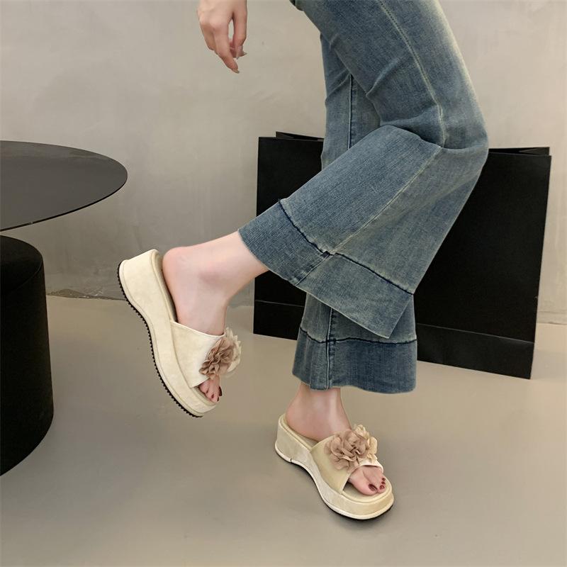 Retro Non-slip Flat Bottom One-word Flower Women's Shoes To Wear 2025 New Summer Fashion Casual Sandals