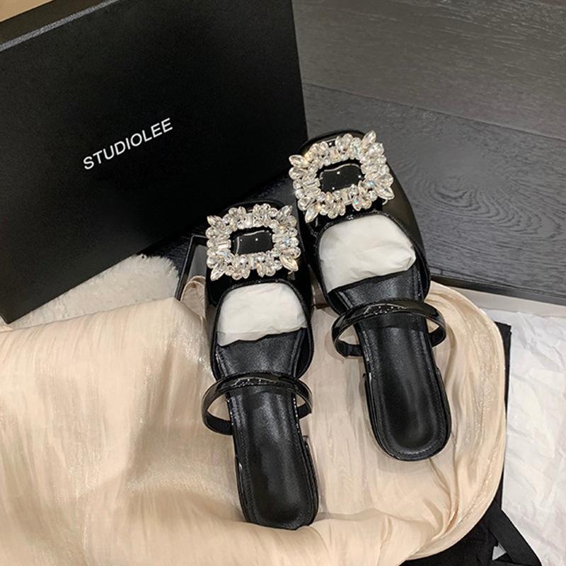 

Su Yinyin has the same spring 2025 new sexy rhinestone flat-bottomed cool slippers for women s shallow mouth square head Mary Jane sandals. 34 чёрный