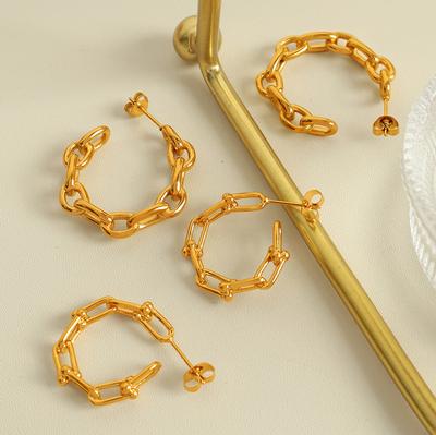 Personalisierte übertriebene Kette C-förmige Ohrringe Titanstahl beschichtet 18 Karat Gold Einfach und vielseitig Titanstahl-Ohrringe Ohrringe Damen