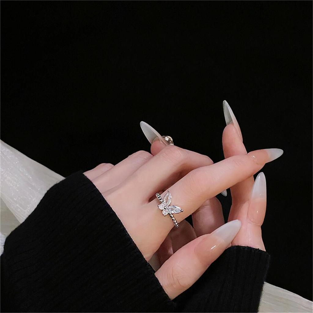 Bague Zir*****Pen Exquise Super Flash Rangée Diamants Lumière de Bague de Luxe Niche Haut Sens Mode Navette Bague Index Personnalisée