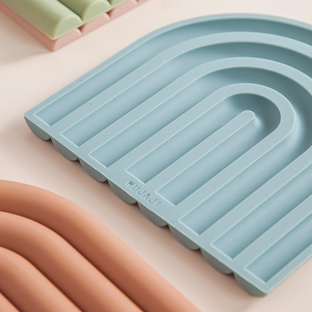 U-formet varmeisolasjonsmatte Høy temperatur Husholdningsbrikker Skåler Og Tallerkener Silikon Anti-strykematte Bordmatte Spisebrikke