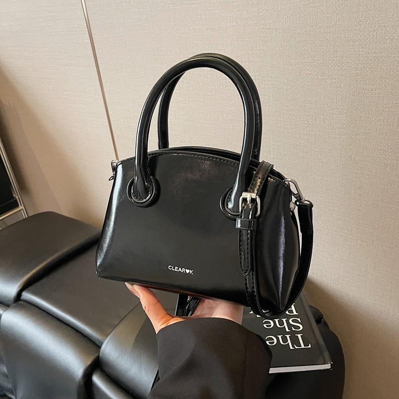 

Niche fashion hand-carried shell bag women s new versatile shoulder bag simple casual messenger bag