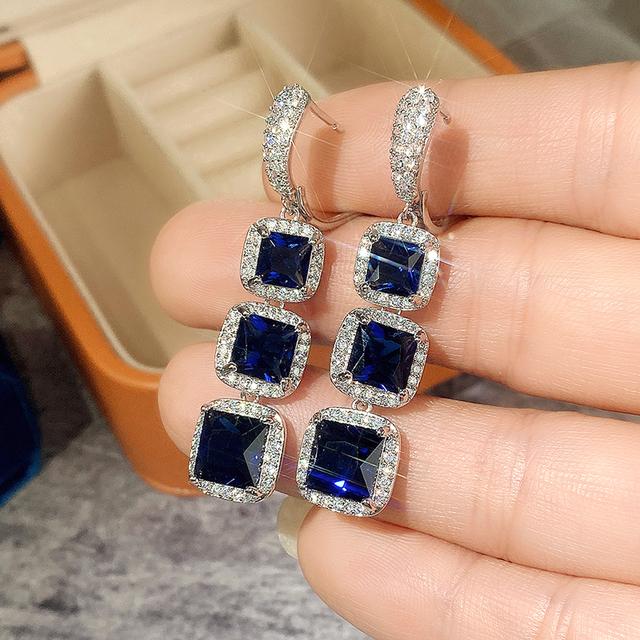

Великолепные серьги для дам с темпераментом и блестящими красными/синими/белыми/зелеными квадратными фианитами, роскошные вечерние ювелирные аксессуары для женщин