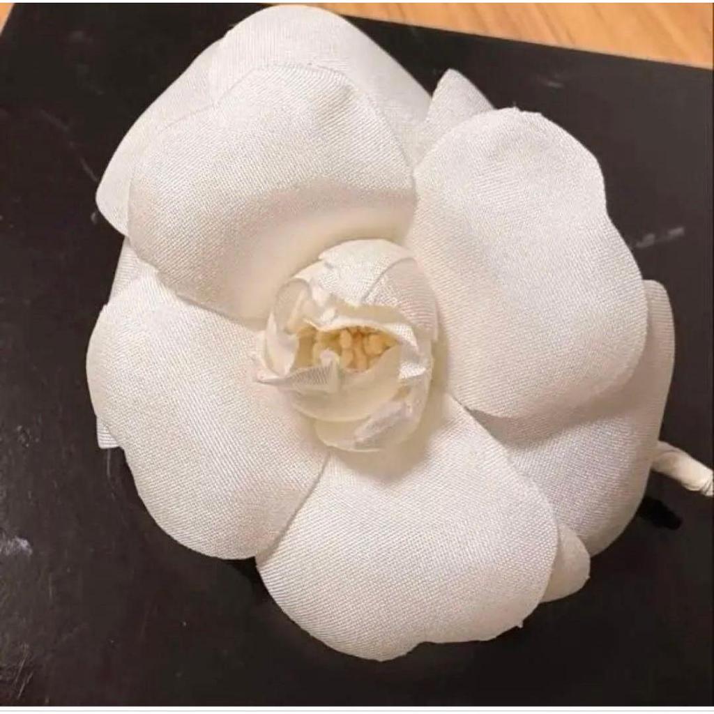 Used Final Price Reduction CHANEL Camellia Corsage Brooch White