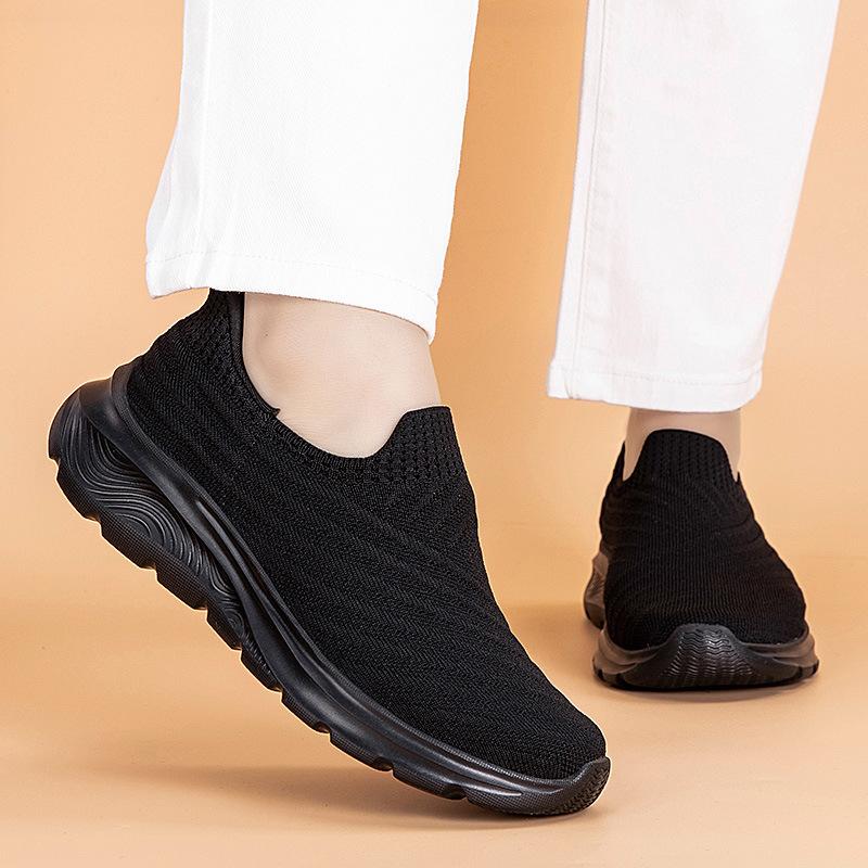 Spring and Summer New Sports Shoes Women's Old Beijing Cloth Shoes Breathable Mother Shoes One Pedal Versatile Casual Single Shoes Women