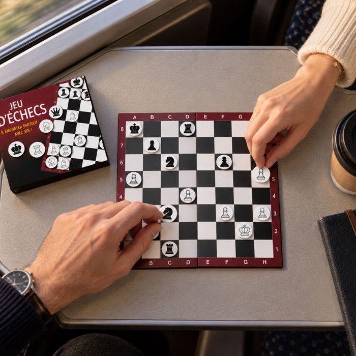 Jeu d'échecs - MAXILIVRES - Format voyage 15 x 14 cm - Échiquier pliable - 32 pièces mousse - Compact