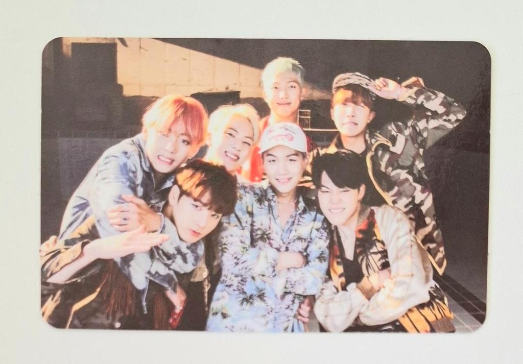 [USED] BTS MEMORIES OF 2016 Photobook + Trading Card (G784)