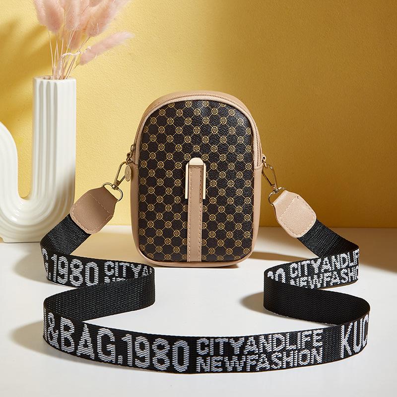 

New women s bag printing trend fashion small bag letter shoulder strap mobile phone bag women s bag хаки