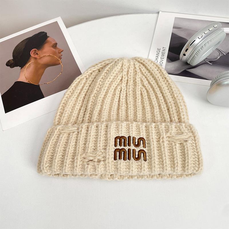 The Large Head Girdle Warm Ear Protecting Knitted Cap Is Fashionable and Versatile Making Your Face Look Good. The Small Woolen Cap Keeps You Warm