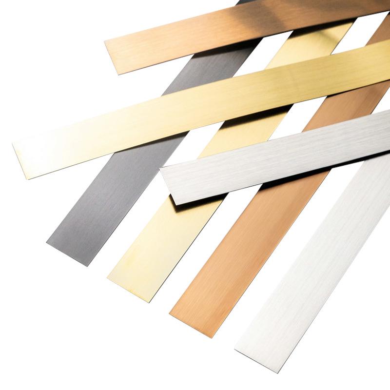 Hochwertige selbstklebende Metallleiste in Gold für Wände & Decken