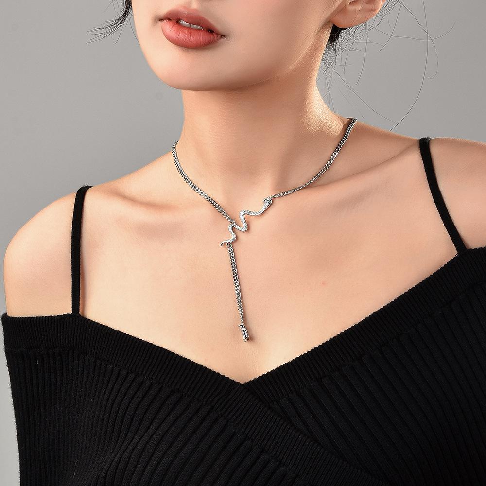 Snake Bone Chic Necklace For Women Modern Design With Mixed Accents Gemstone