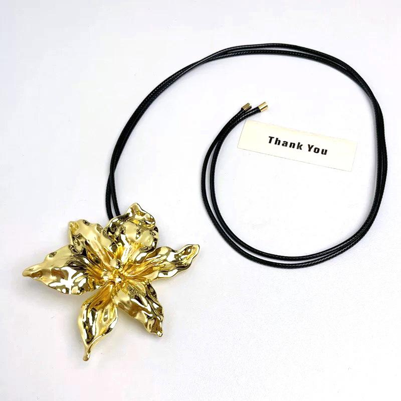 Tooxika Exaggerated Metal Large Flower Pendant Necklace Light Luxury Temperament Leather Rope Long Sweater Chain