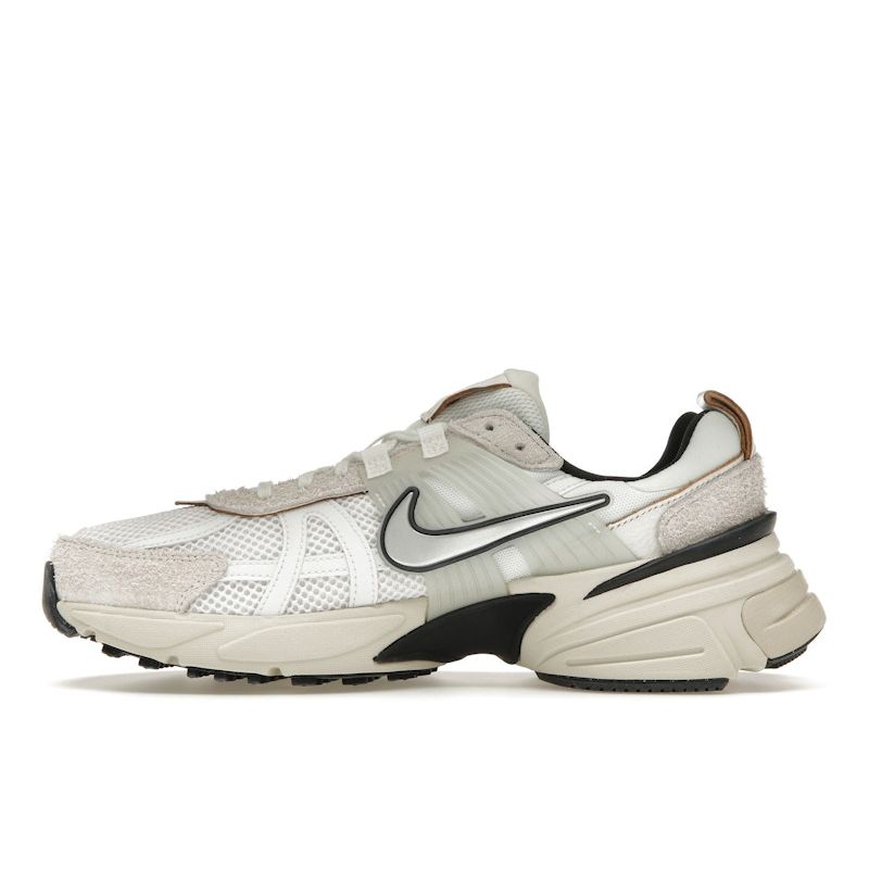 Nike V2K Run Hvit Lys Orewood Brun Dame Sneakers Summit-Hvit Krom FN6703-100