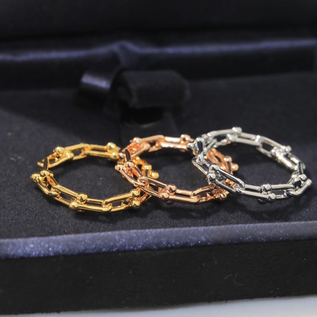 The ring is made of aurous material, which is breathtakingly beautiful. This summer, the hottest new item is the dual color electroplating 18k