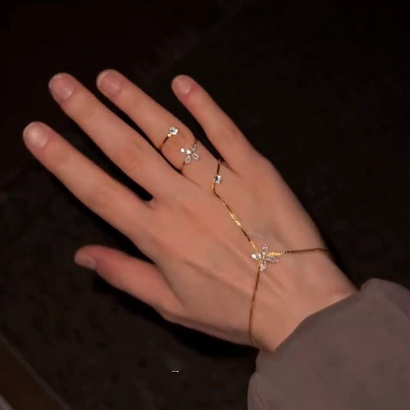 Flash diamond flower bracelet fashion temperament wind bracelet niche versatile light luxury high-end jewelry