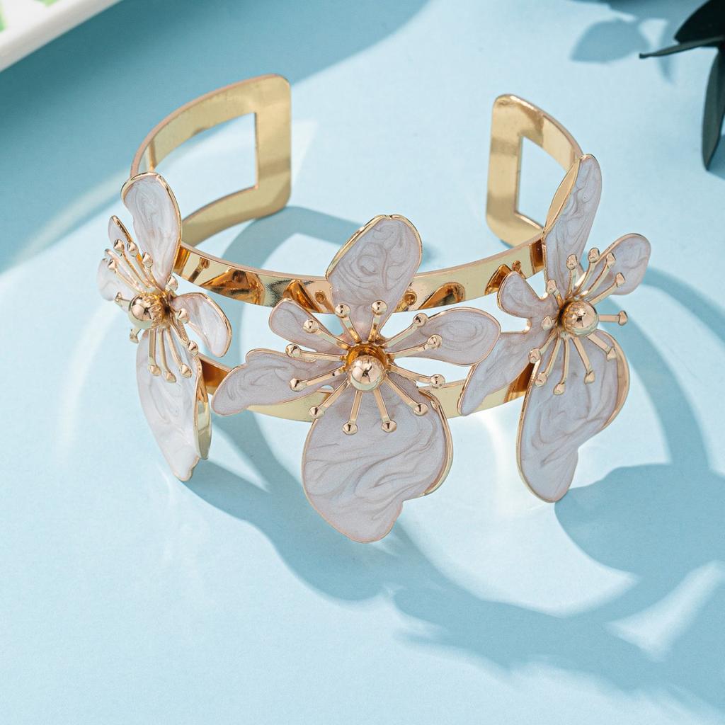 Elegantes Metall Emaille Blume Offenes Armband für Damen Übertrieben Exquisit Weiße Rote Blumen Florales Armband Party Urlaub Schmuck