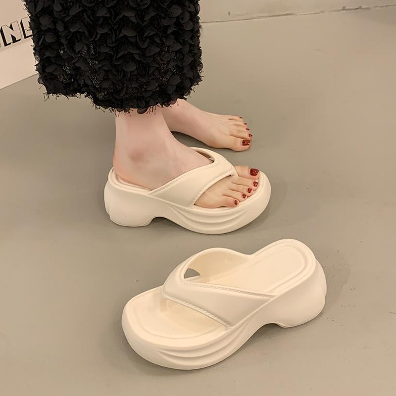 Fashion 2025 New Women Fashions Slippers Female Wedges Flip Flops Girl Soft Non-slip Outdoor Sandals Adults Solid Color Beach Shoes