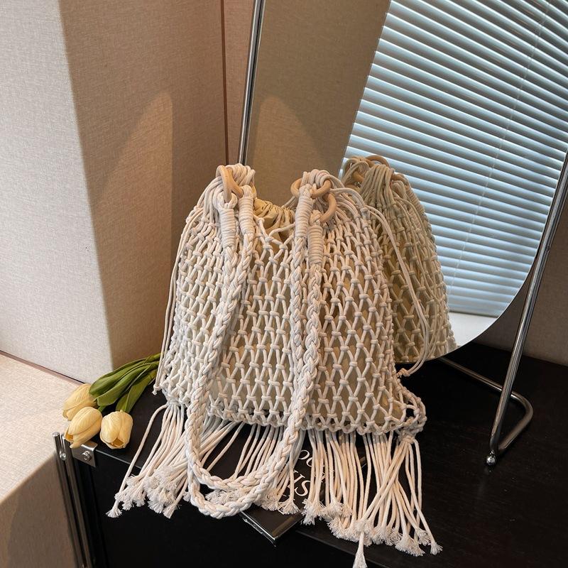 

Women s bag large-capacity new summer leisure shoulder shopping bag hollow tassel woven bag bucket bag