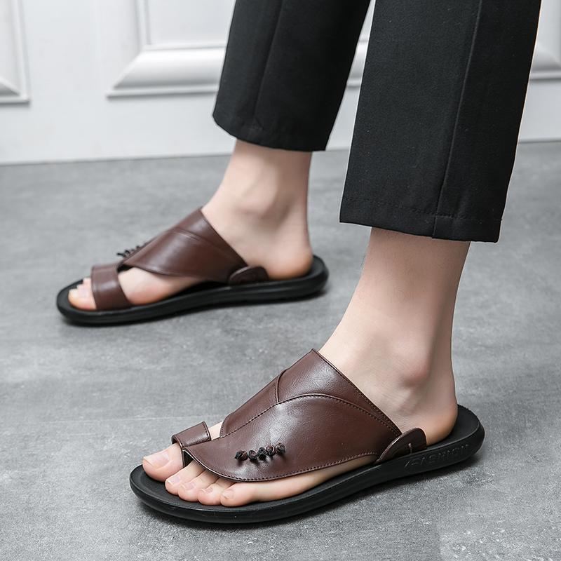 Fashion 2025 New Summer Handmade Leather Slipper Fashion Men Flip-flops Outdoor Breathable Home Vacation Comfortable Men Simple Slippers
