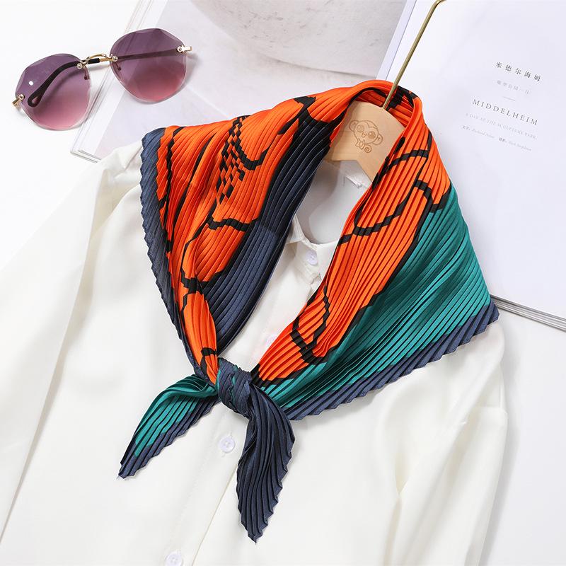 

Маленька плисирована шовкова квадратна хустка в корейському стилі для жінок - Універсальний аксесуар з імітації шовку для шиї та волосся Pleated Scarf