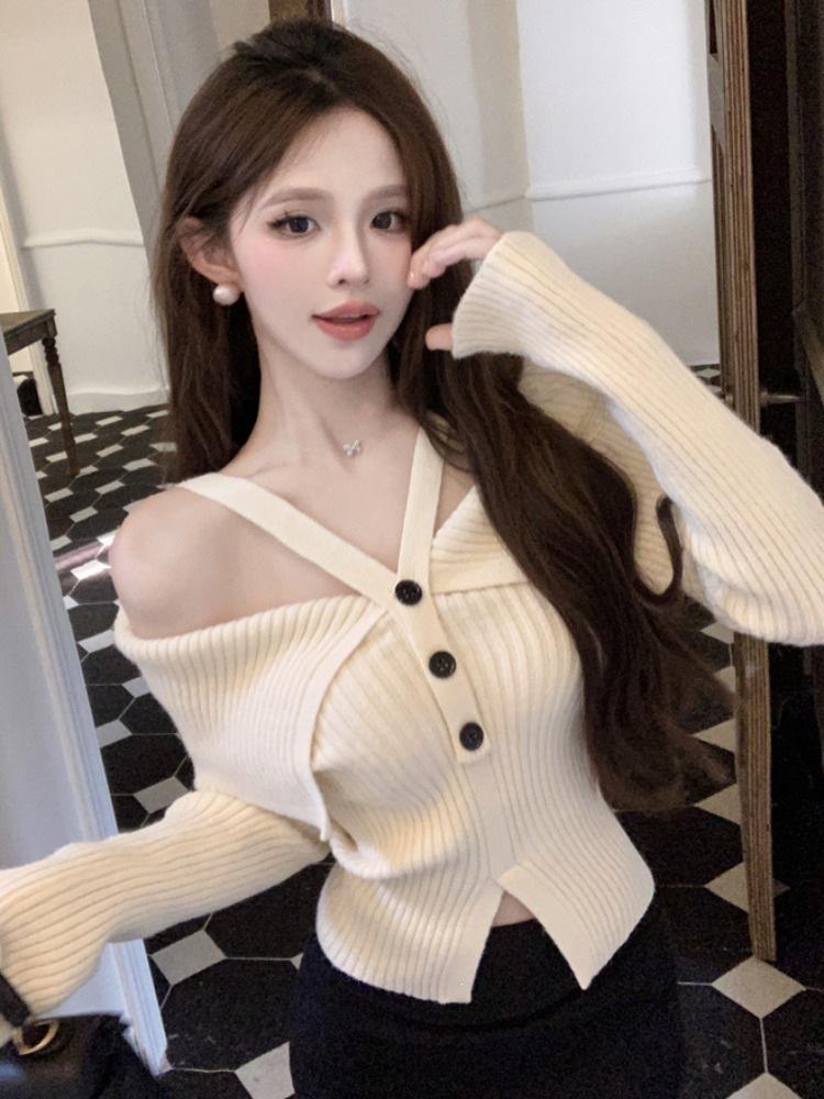 French Spicy Red One-Shoulder Knit Top for Women - Autumn/Winter Design
