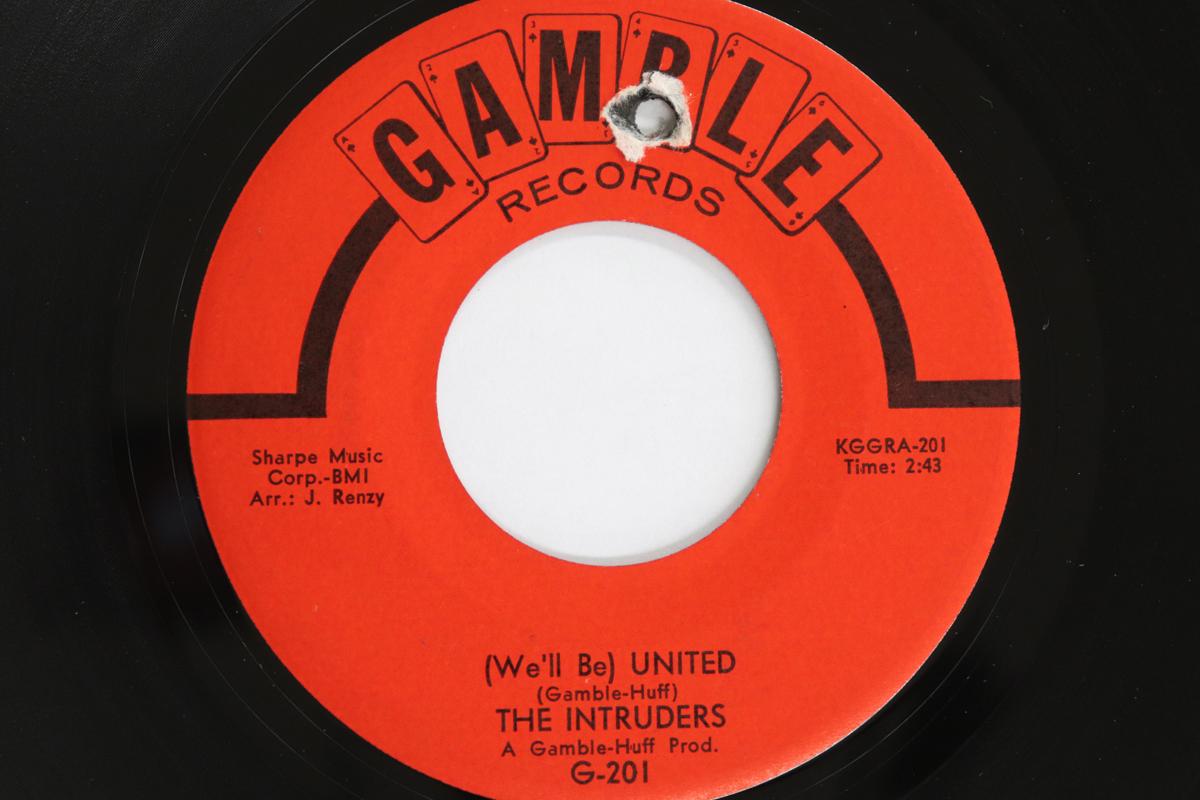 

7-дюймовая пластинка INTRUDERS - (Мы будем) United / Вверх и вниз по G201 GAMBLE 1966 UK Соул/Фанк Б/У