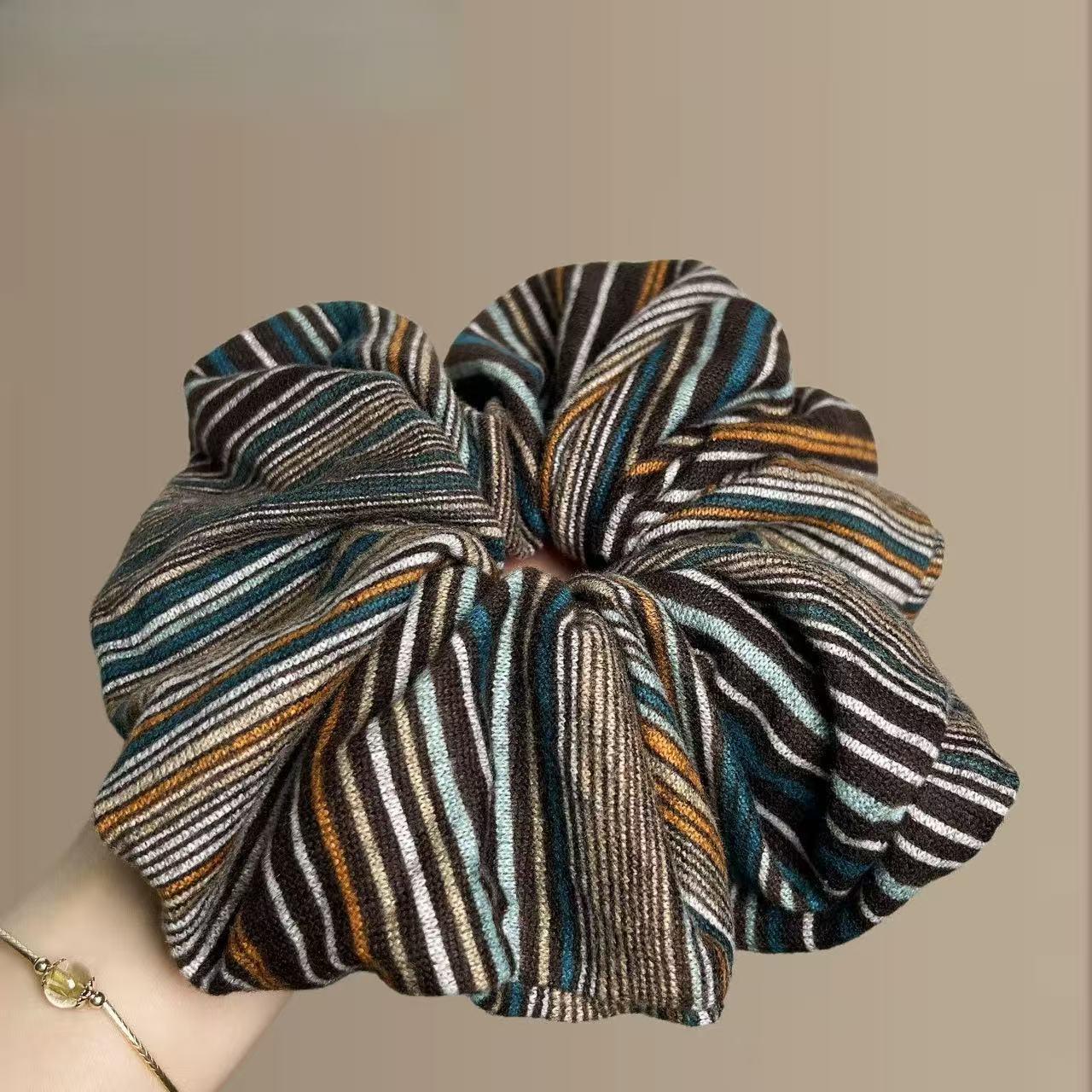

Chic 2025 Retro Striped Fabric Scrunchie: Lazy Ponytail & Bun Hair Tie Headband.