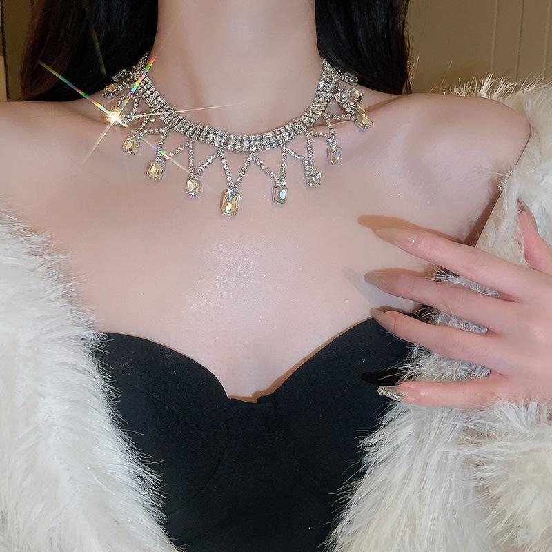 Light luxury diamond-encrusted water drop necklace, fashionable personality, heavy industry neck chain, bridal evening dress, high-end accessories