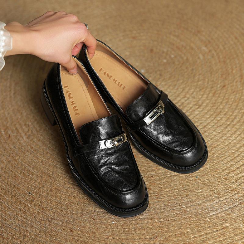 New women's large-size single shoes women's round head thick sole low-top shallow mouth four-season small leather shoes non-slip and comfortable leat