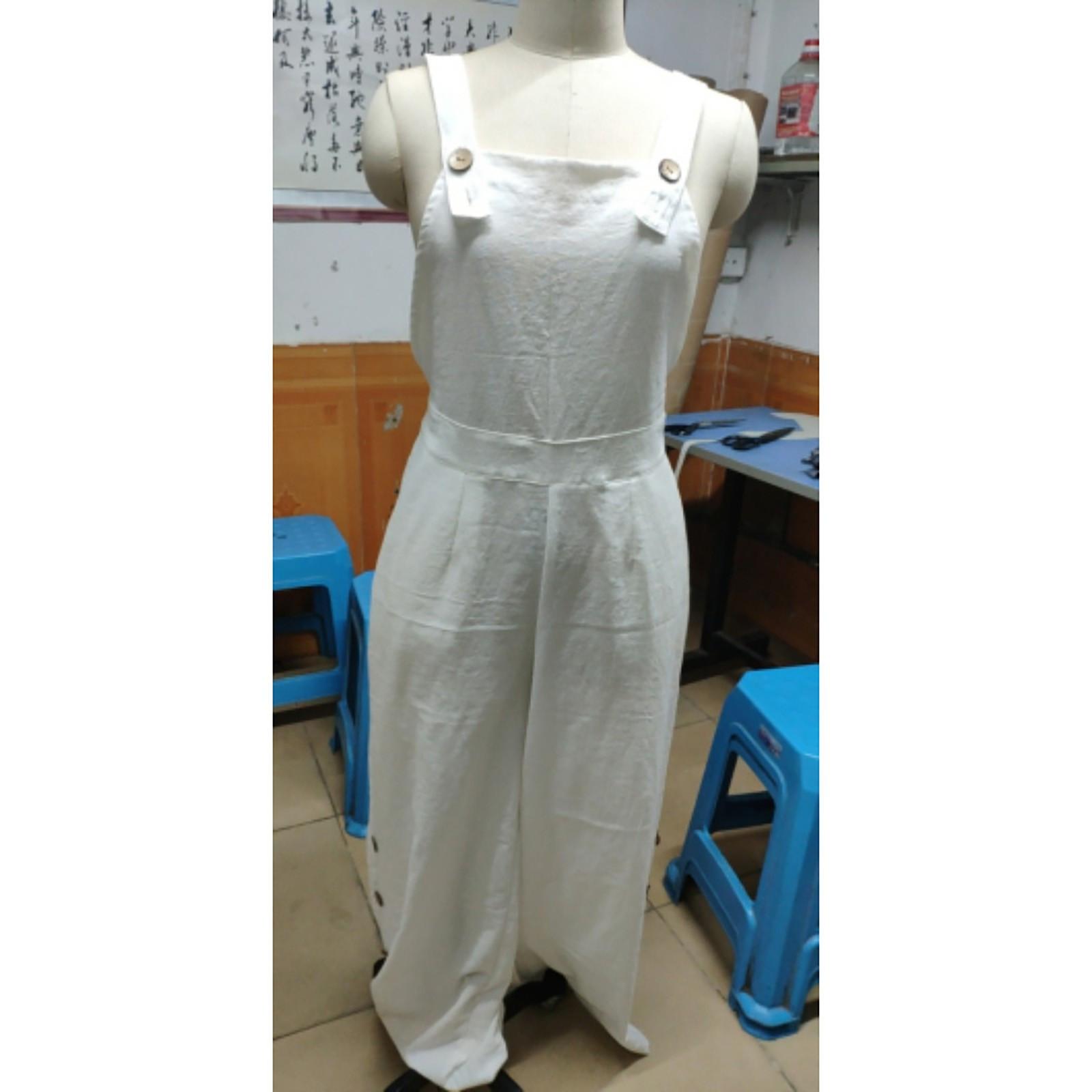 Женский однотонный комбинезон в стиле ретро без рукавов с боковым карманом — фото 4