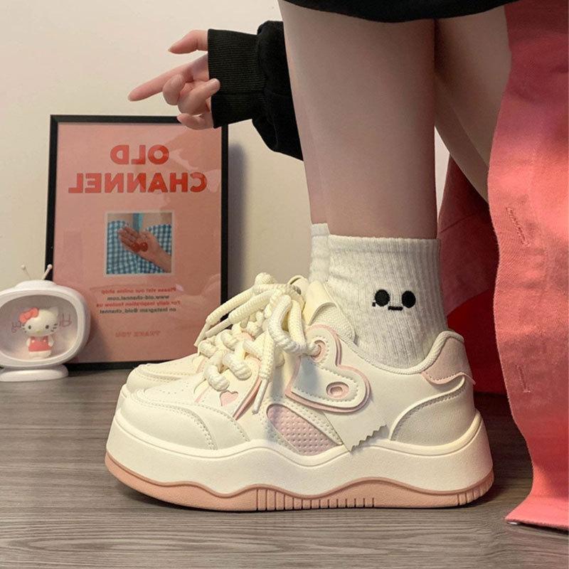 Original design little white shoes women's autumn 2025 new Hong Kong style street shooting college style love sweet cool thick baseplate shoes