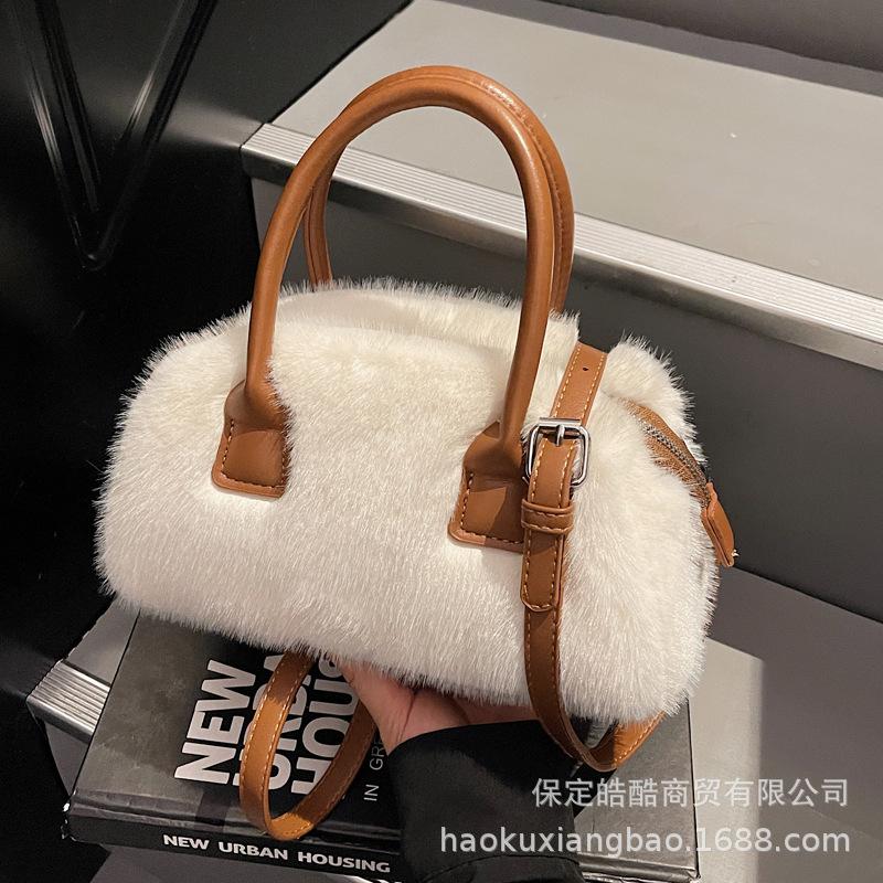 Premium plush handbag women's 2025 new fashion autumn and winter plush bag versatile niche shoulder messenger bag